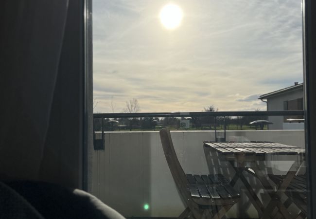 Appartement à Frouzins - Le Lamartine 🏕: baignez dans la nature en ville  Appartement à Frouzins - Le Lamartine 🏕: baignez dans la nature en ville