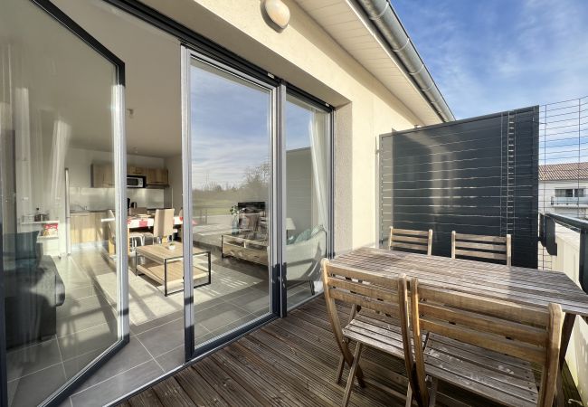 Appartement à Frouzins - Le Lamartine 🏕: baignez dans la nature en ville  Appartement à Frouzins - Le Lamartine 🏕: baignez dans la nature en ville