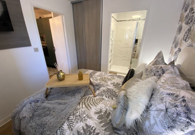 Appartement à Blagnac - Le Jungle : T2 avec Jardin et Jacuzzi Appartement à Blagnac - Le Jungle : T2 avec Jardin et Jacuzzi