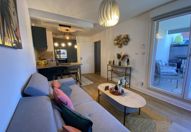 Appartement à Blagnac - Le Jungle : T2 avec Jardin et Jacuzzi Appartement à Blagnac - Le Jungle : T2 avec Jardin et Jacuzzi