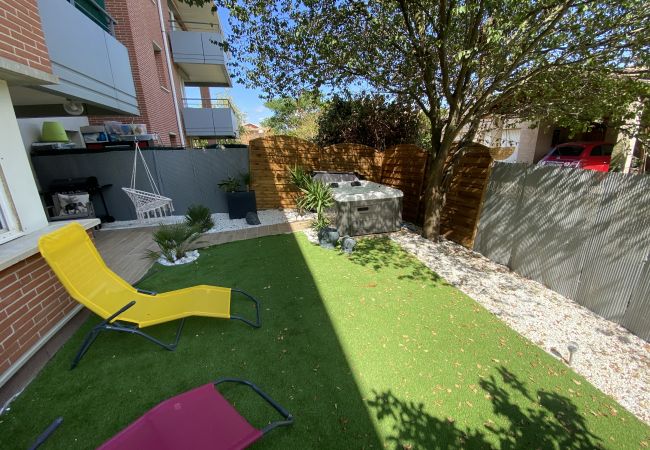 Appartement à Blagnac - Le Jungle : T2 avec Jardin et Jacuzzi Appartement à Blagnac - Le Jungle : T2 avec Jardin et Jacuzzi