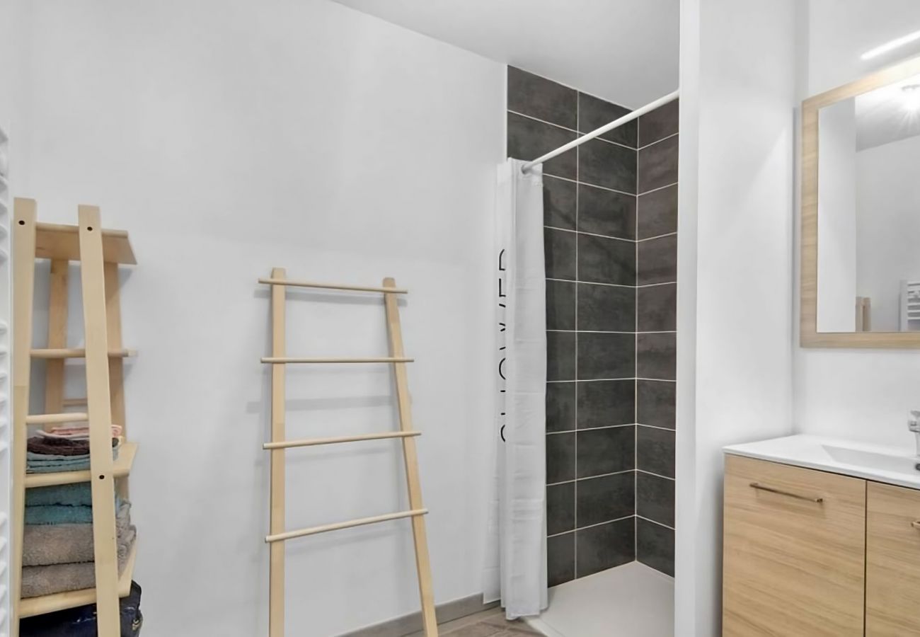 Apartment in Frouzins - Le Lamartine : baignez dans la nature en ville