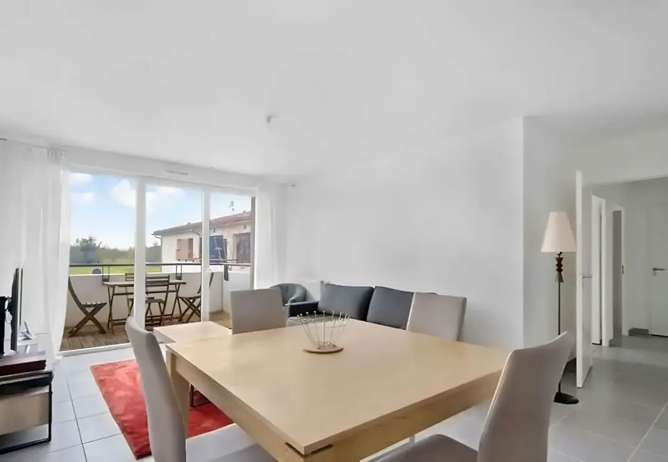 Apartment in Frouzins - Le Lamartine : baignez dans la nature en ville