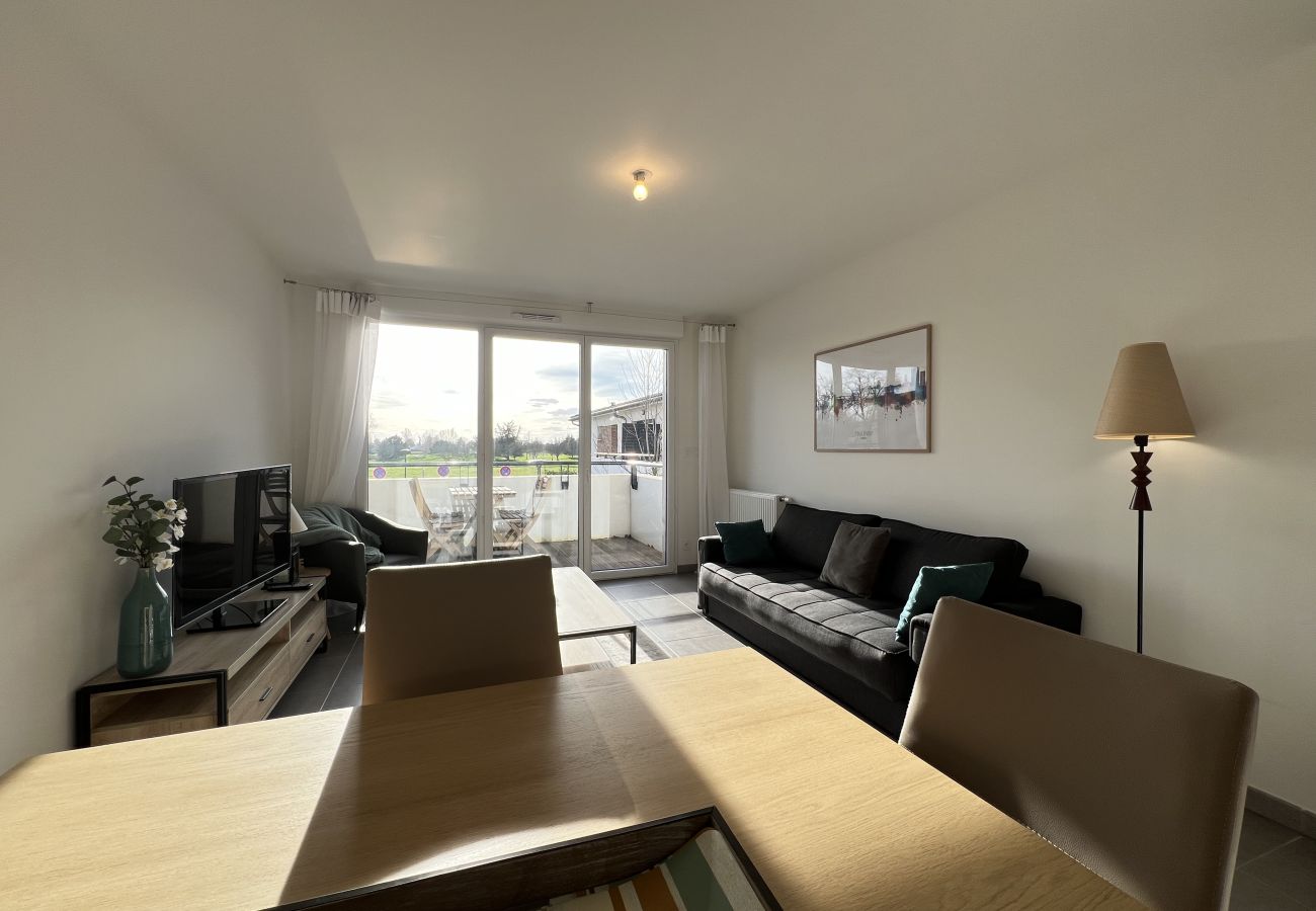 Apartment in Frouzins - Le Lamartine : baignez dans la nature en ville