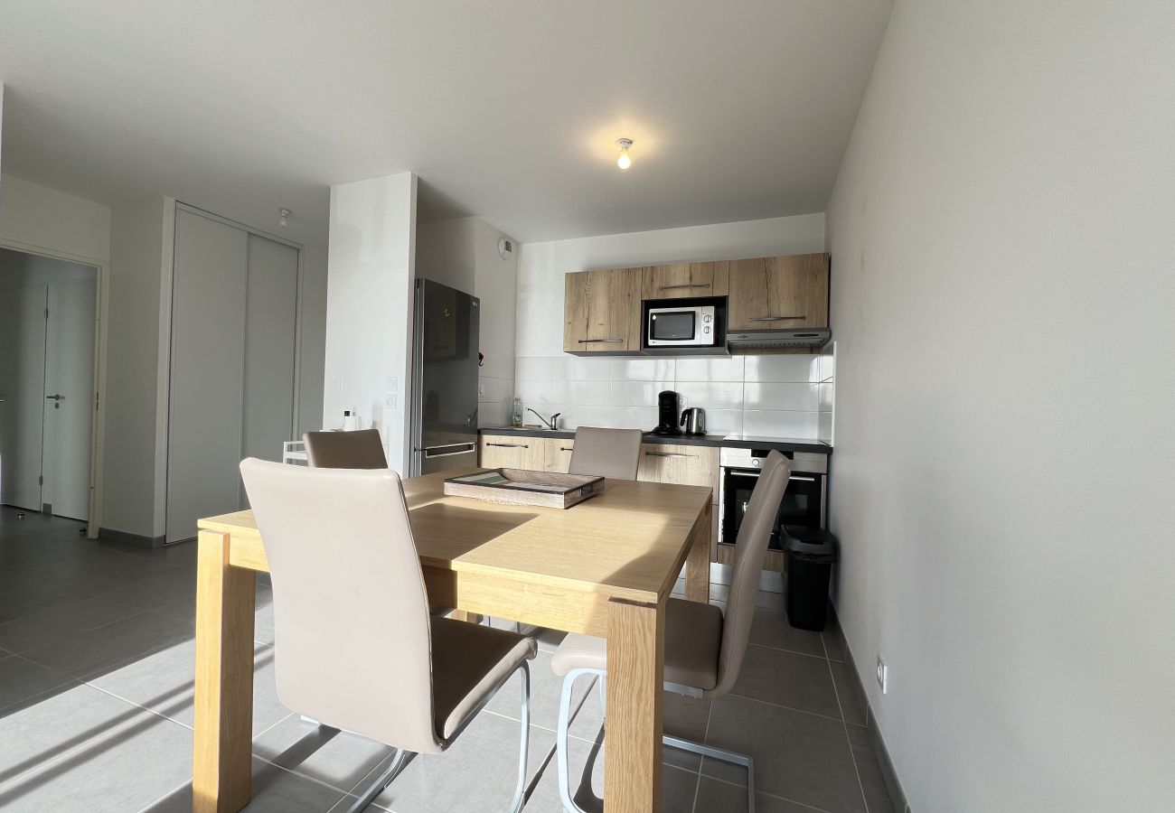 Apartment in Frouzins - Le Lamartine : baignez dans la nature en ville