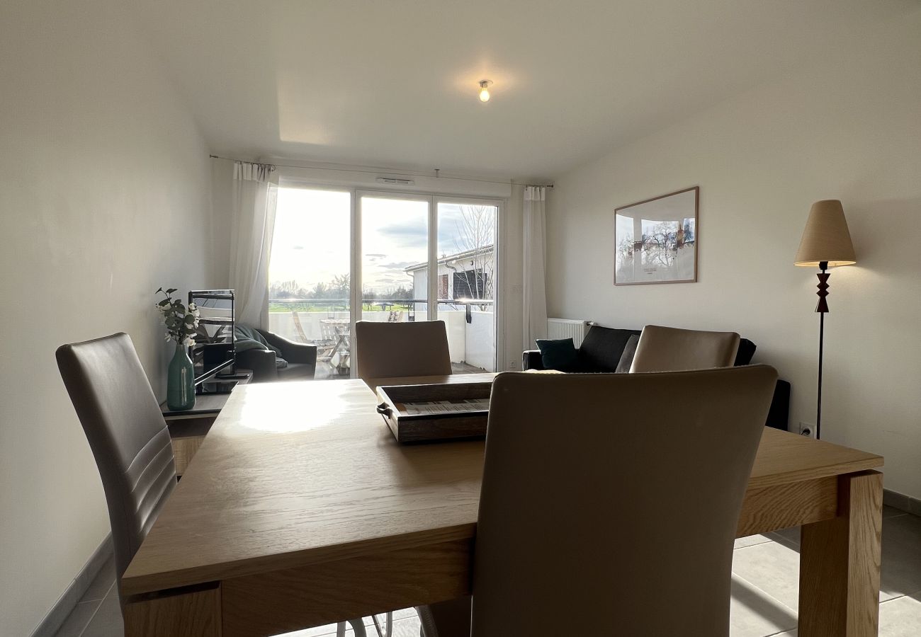 Apartment in Frouzins - Le Lamartine : baignez dans la nature en ville