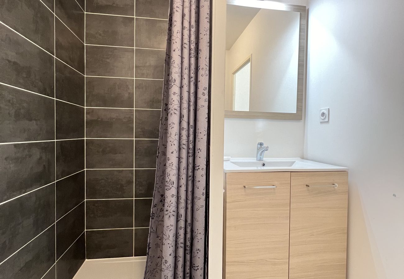 Apartment in Frouzins - Le Lamartine : baignez dans la nature en ville