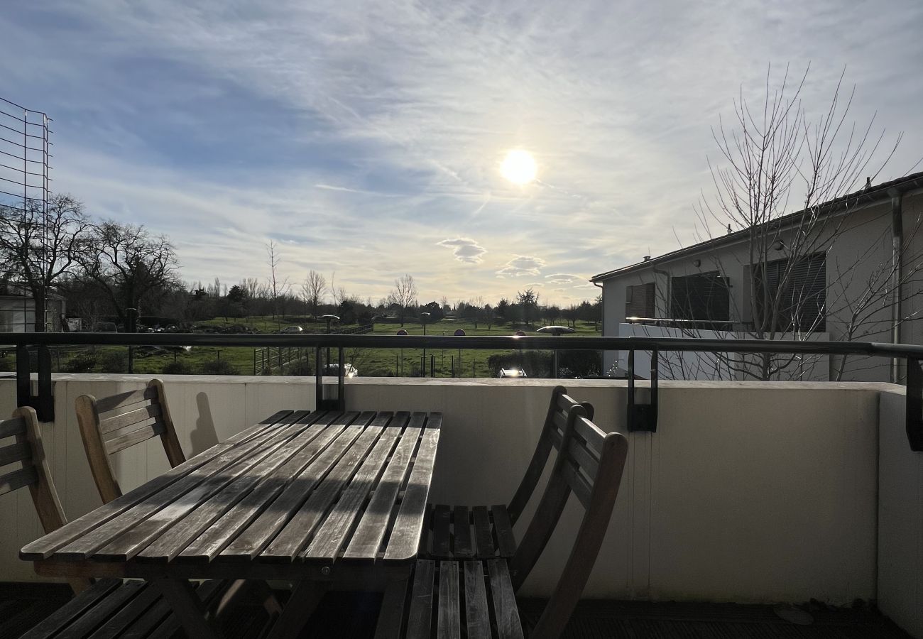 Apartment in Frouzins - Le Lamartine : baignez dans la nature en ville