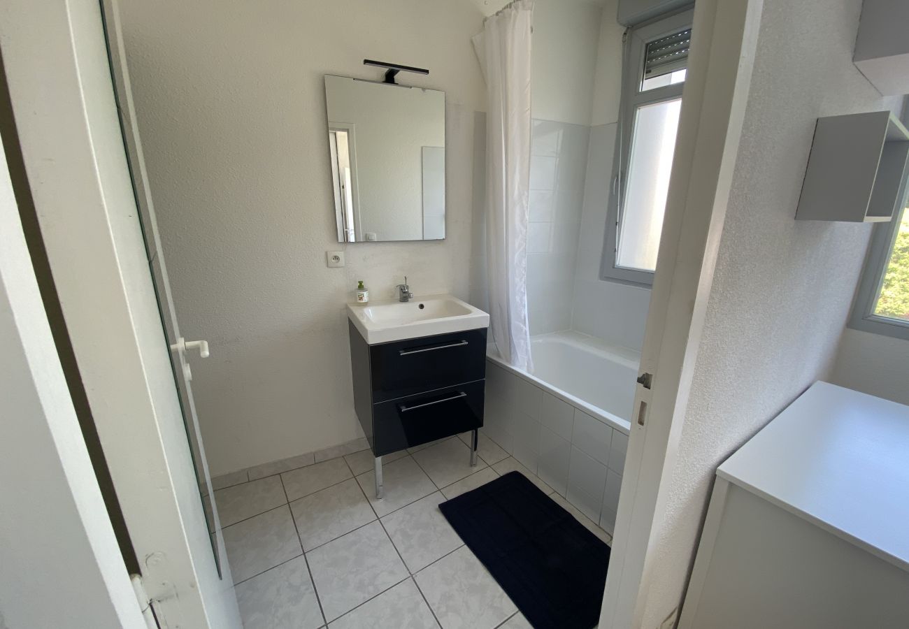 Apartment in Toulouse - Le Fer à Cheval : Agréable T2 avec petit Parking