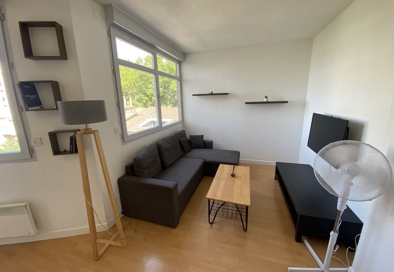 Apartment in Toulouse - Le Fer à Cheval : Agréable T2 avec petit Parking