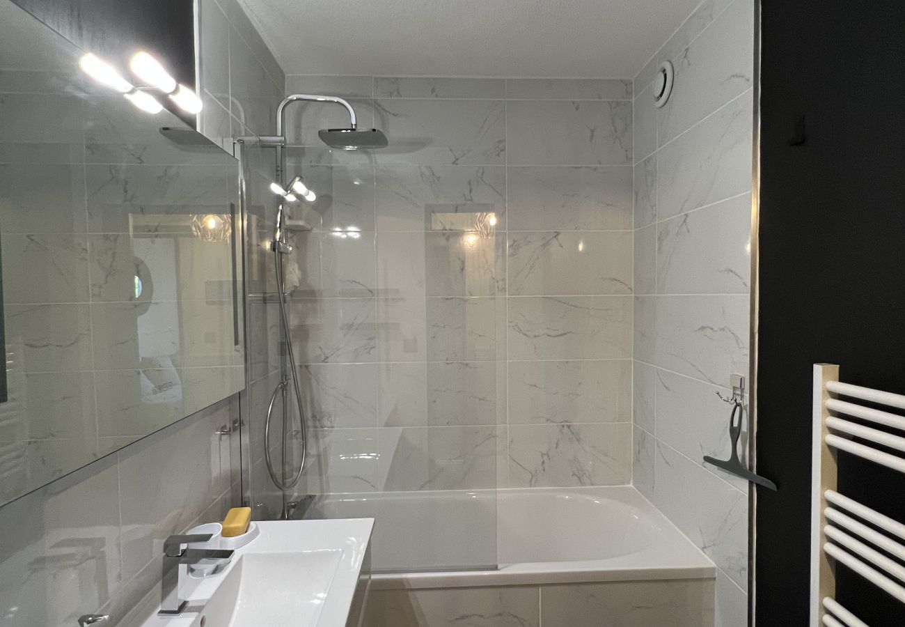 Apartment in Toulouse - Le Zénith : Agréable T3 tout équipé proche Zénith