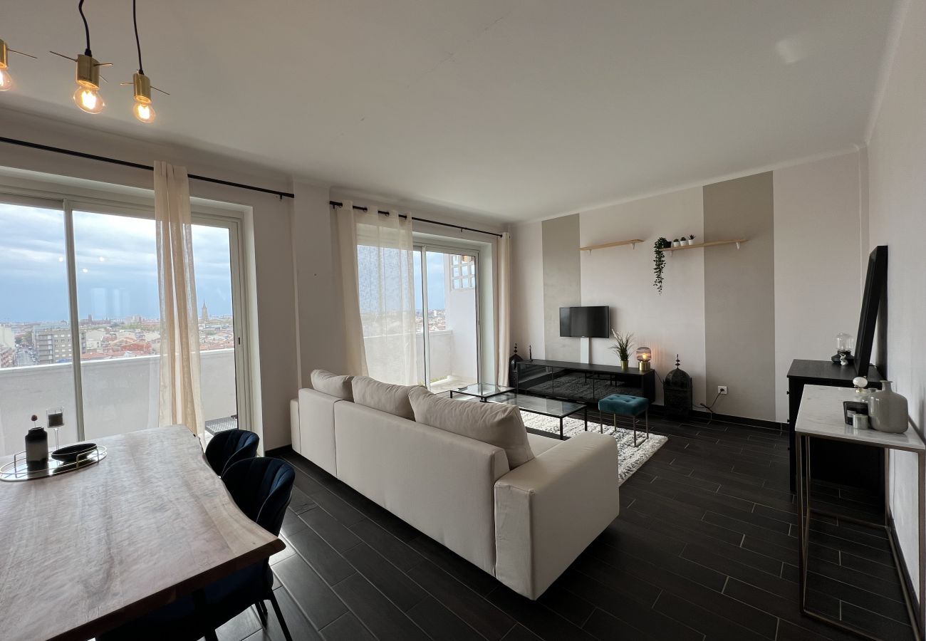 Apartment in Toulouse - Le Pyrénéen : T2 proche Gare avec vue incroyable