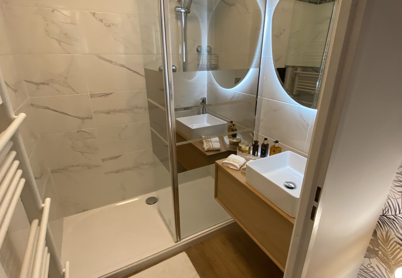 Apartment in Blagnac - Le Jungle : T2 avec Jardin et Jacuzzi