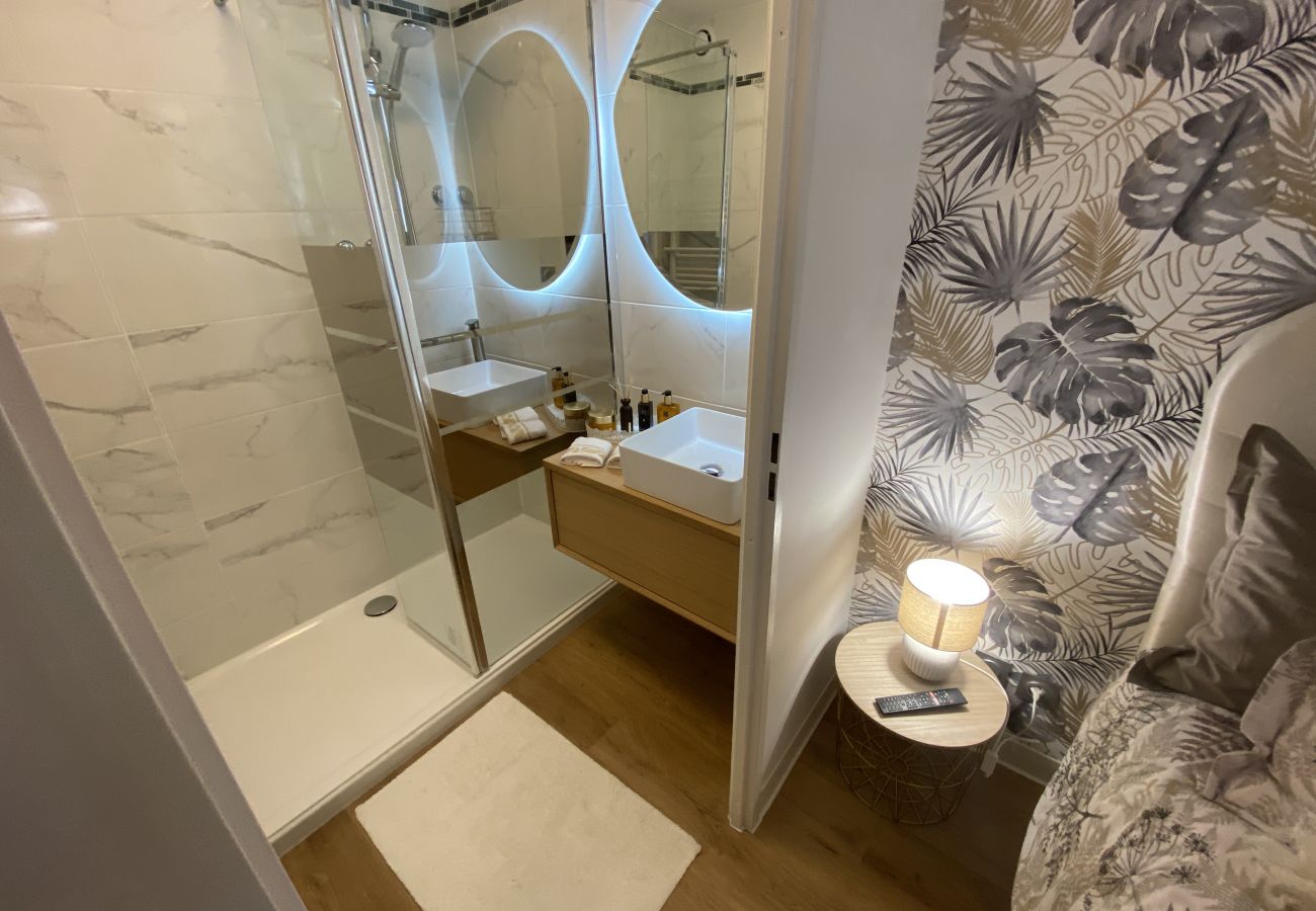 Apartment in Blagnac - Le Jungle : T2 avec Jardin et Jacuzzi