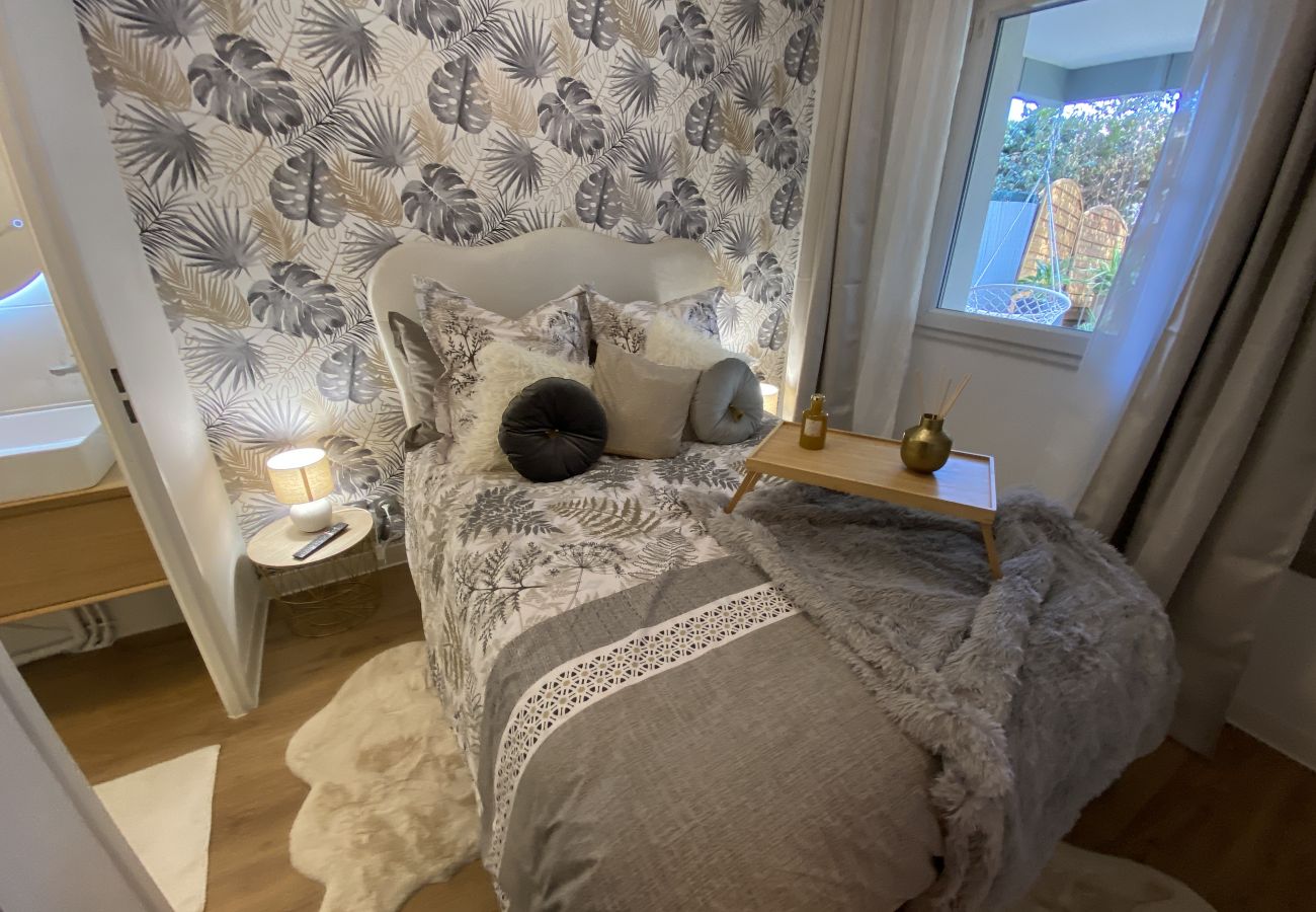 Apartment in Blagnac - Le Jungle : T2 avec Jardin et Jacuzzi
