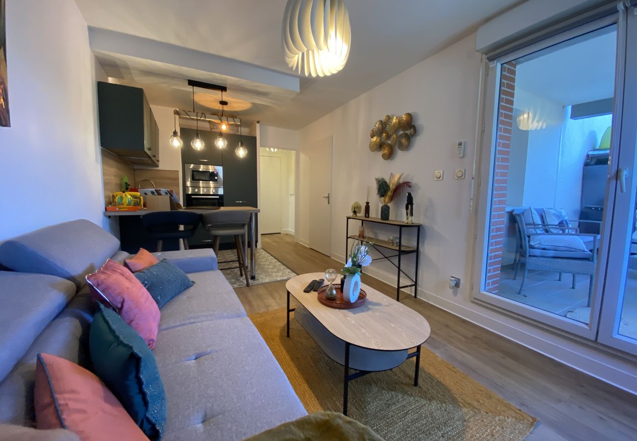 Apartment in Blagnac - Le Jungle : T2 avec Jardin et Jacuzzi
