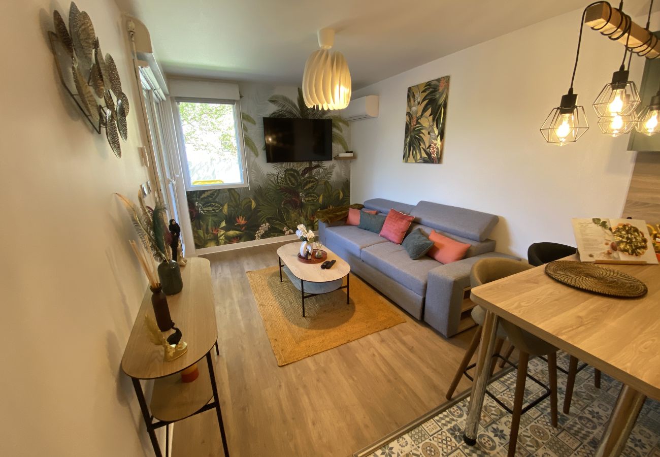 Apartment in Blagnac - Le Jungle : T2 avec Jardin et Jacuzzi
