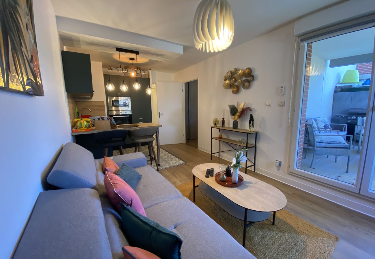 Apartment in Blagnac - Le Jungle : T2 avec Jardin et Jacuzzi