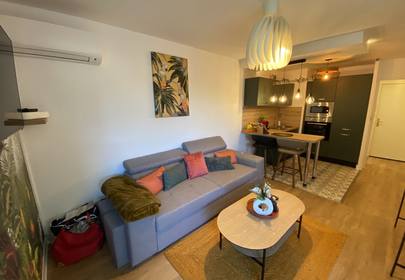 Apartment in Blagnac - Le Jungle : T2 avec Jardin et Jacuzzi