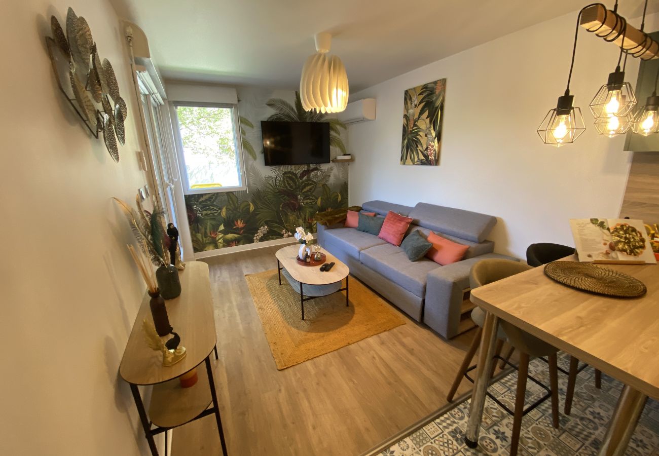 Apartment in Blagnac - Le Jungle : T2 avec Jardin et Jacuzzi
