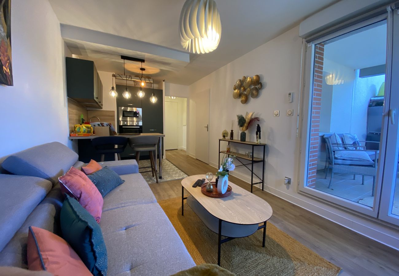 Apartment in Blagnac - Le Jungle : T2 avec Jardin et Jacuzzi