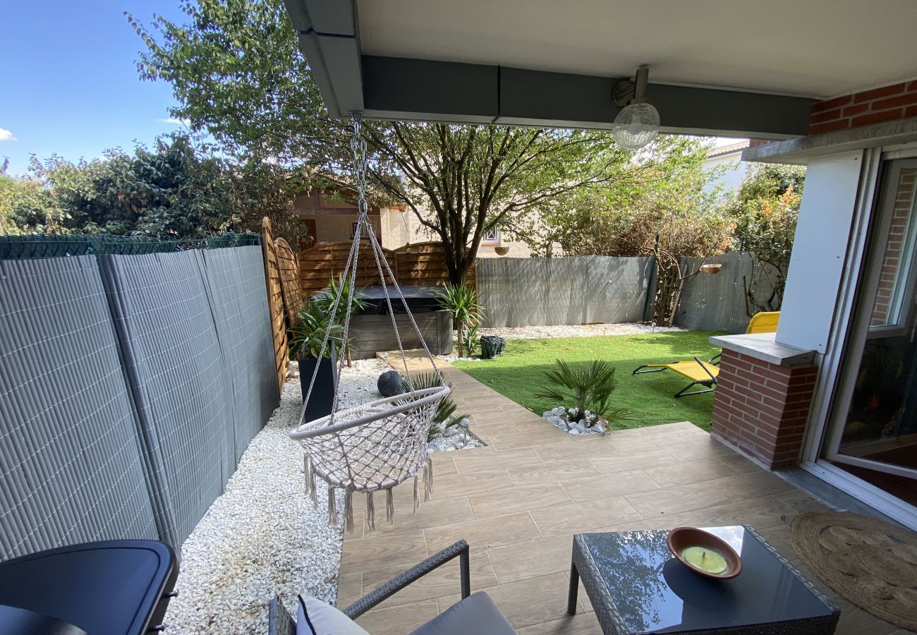 Apartment in Blagnac - Le Jungle : T2 avec Jardin et Jacuzzi