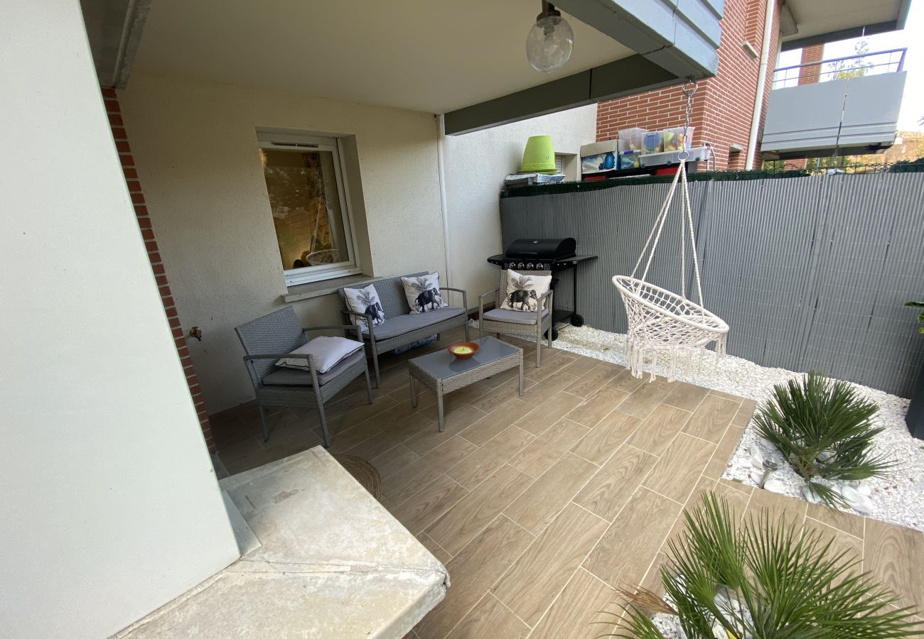Apartment in Blagnac - Le Jungle : T2 avec Jardin et Jacuzzi