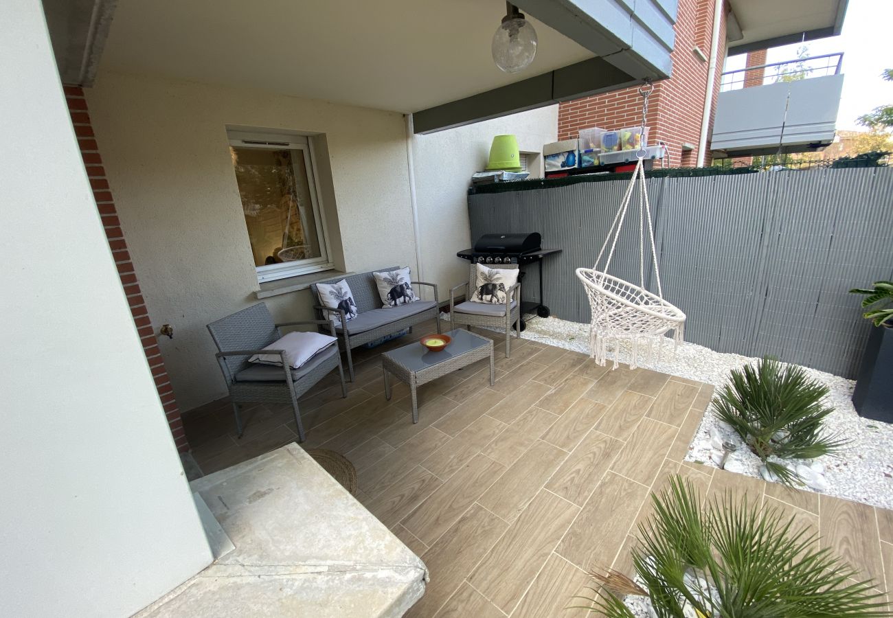 Apartment in Blagnac - Le Jungle : T2 avec Jardin et Jacuzzi