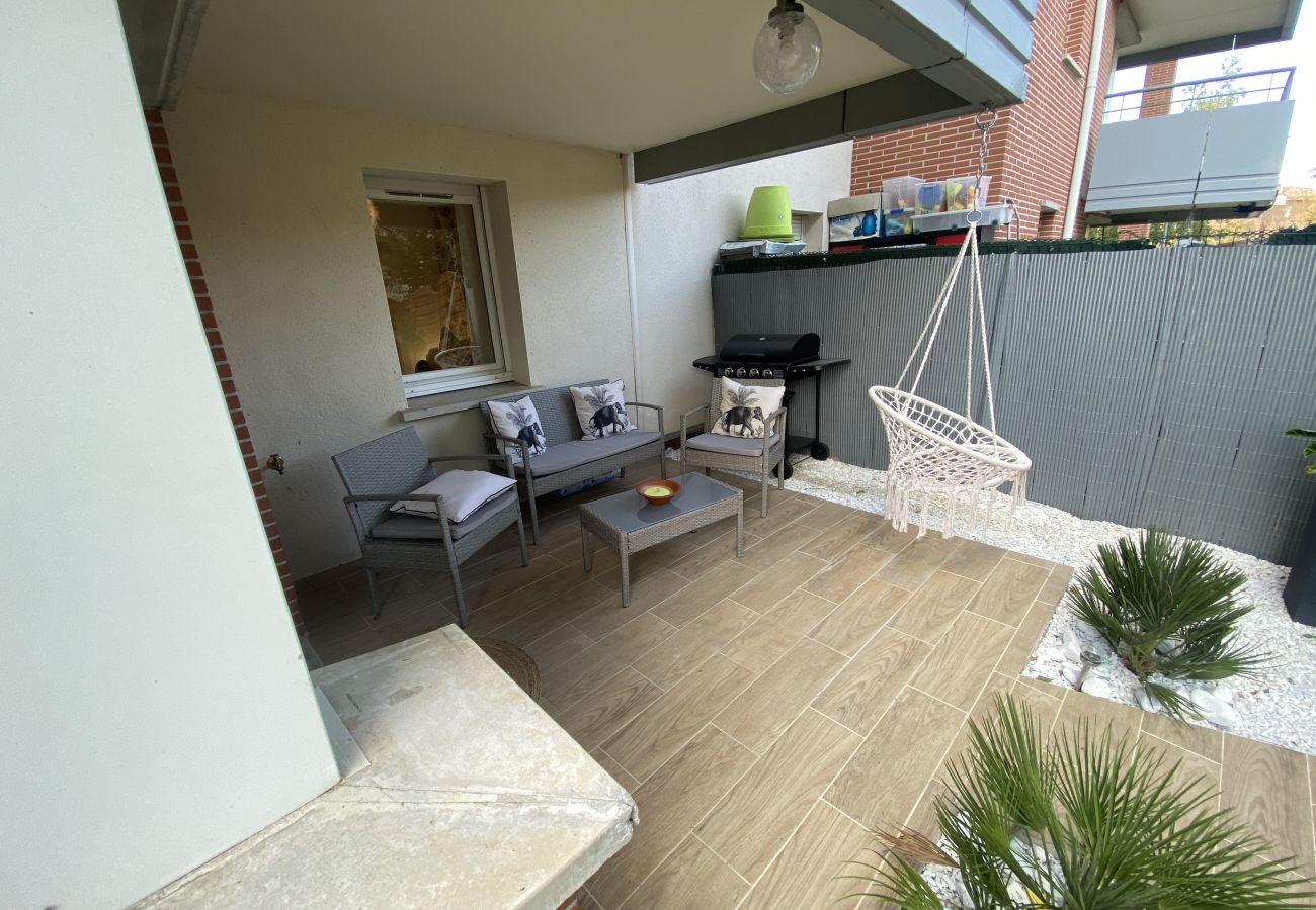 Apartment in Blagnac - Le Jungle : T2 avec Jardin et Jacuzzi