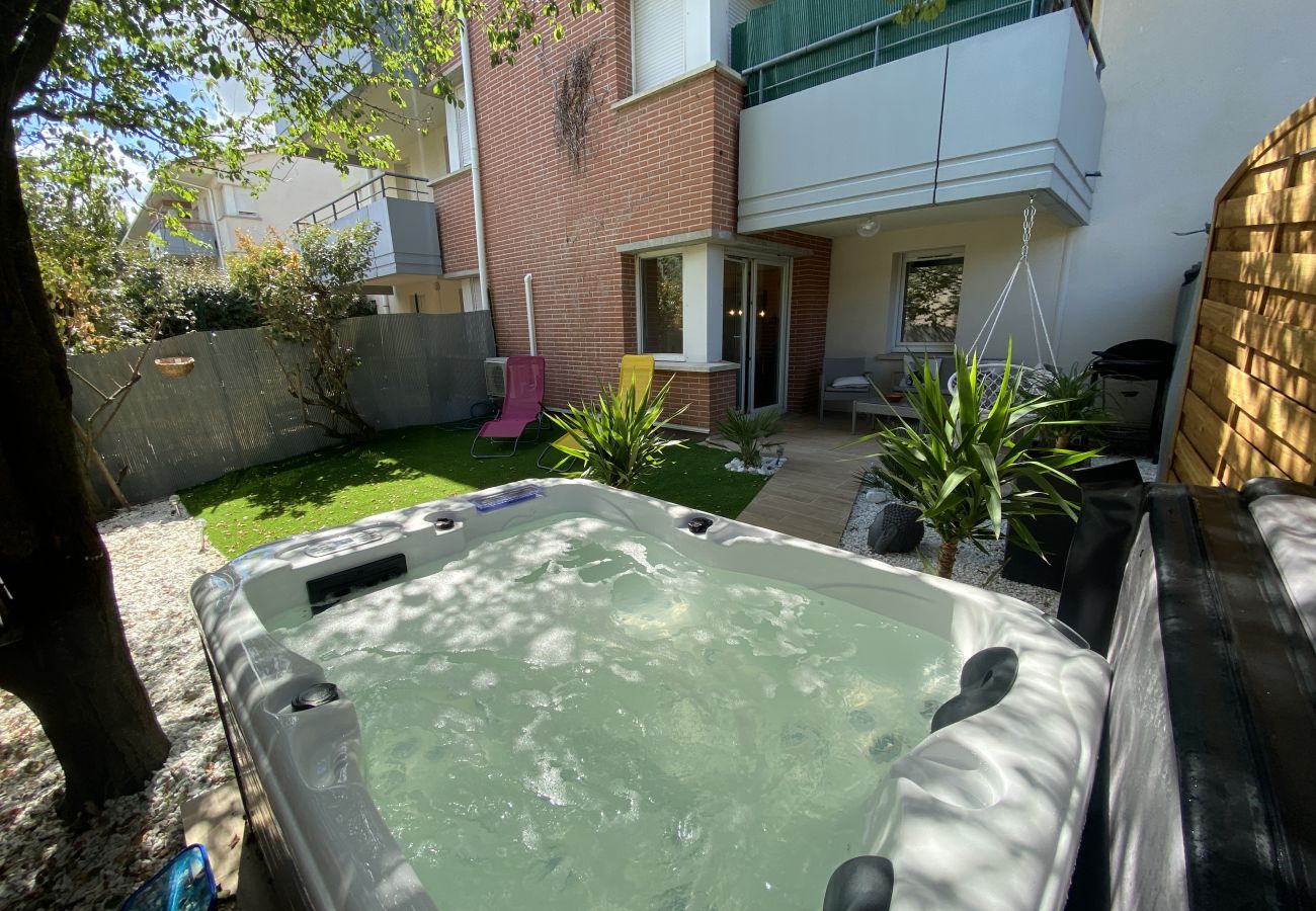 Apartment in Blagnac - Le Jungle : T2 avec Jardin et Jacuzzi