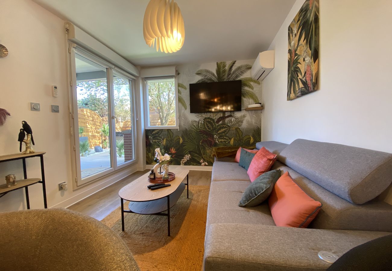 Apartment in Blagnac - Le Jungle : T2 avec Jardin et Jacuzzi