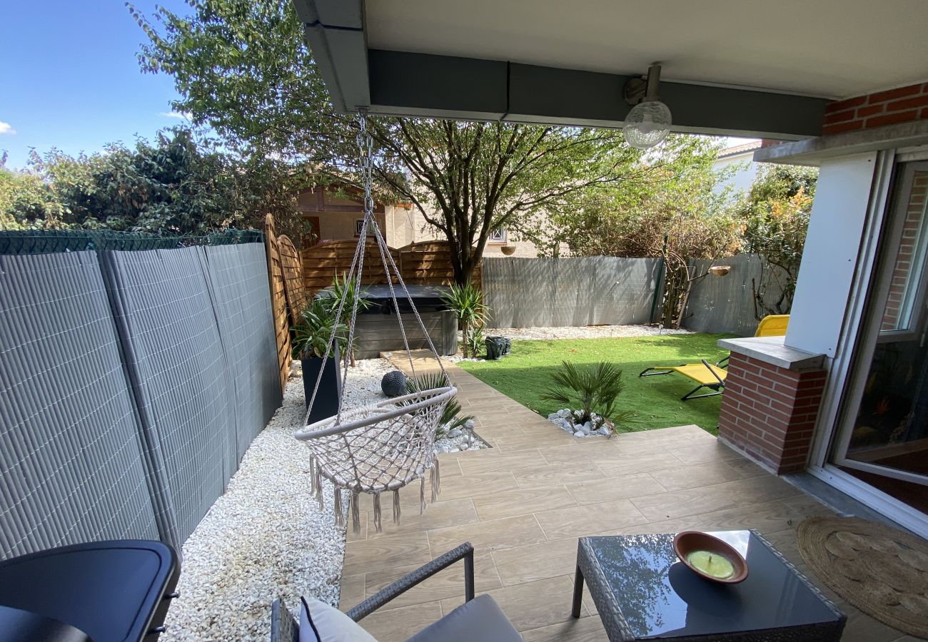 Apartment in Blagnac - Le Jungle : T2 avec Jardin et Jacuzzi