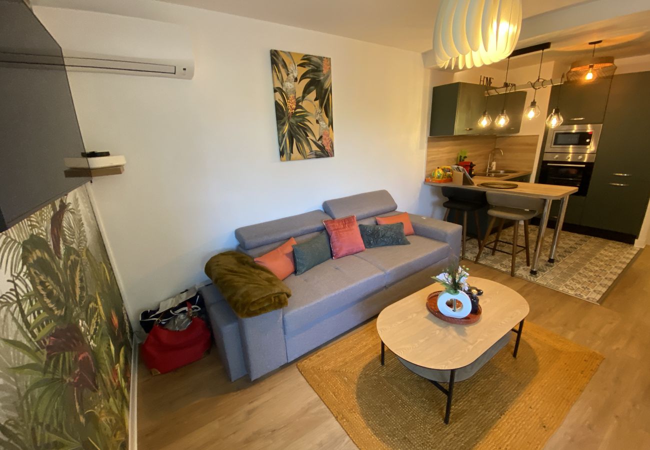 Apartment in Blagnac - Le Jungle : T2 avec Jardin et Jacuzzi