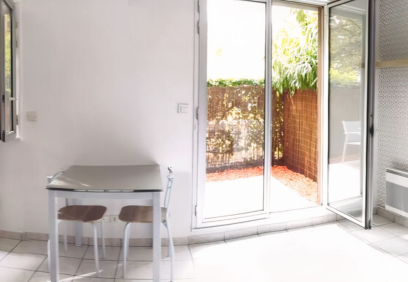 Apartment in Toulouse - Le Saint-Eloi : T1bis avec jardin et parking