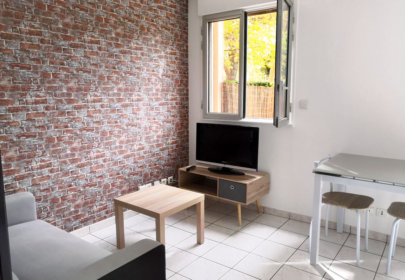 Apartment in Toulouse - Le Saint-Eloi : T1bis avec jardin et parking