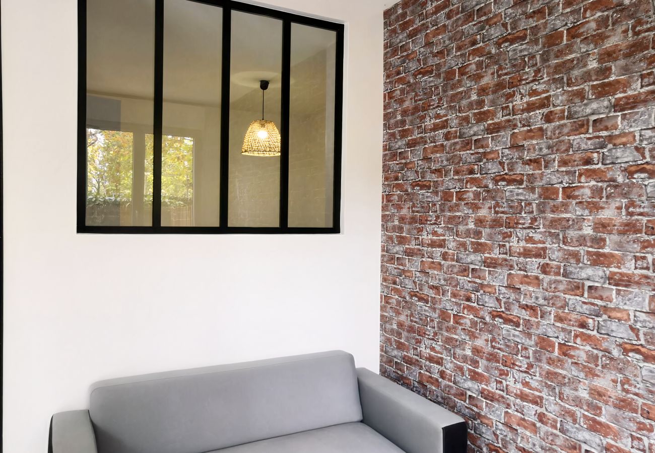 Apartment in Toulouse - Le Saint-Eloi : T1bis avec jardin et parking
