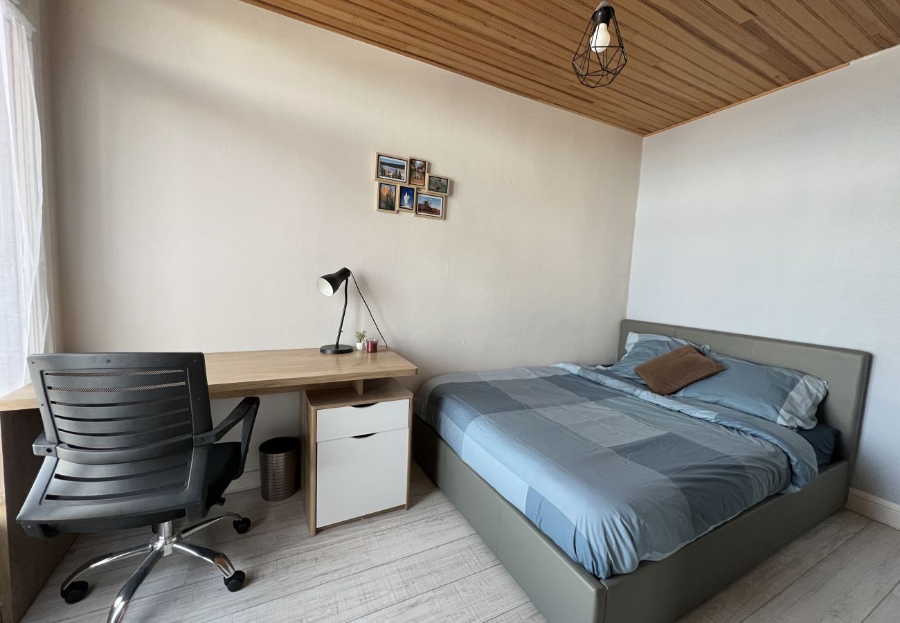 Apartment in Toulouse - Le Gemini, 6p - Wifi/Métro/Vue - proche Airbus
