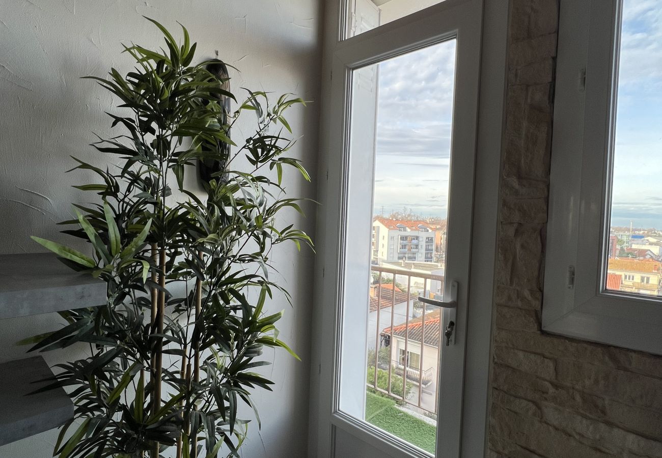 Apartment in Toulouse - Le Gemini, 6p - Wifi/Métro/Vue - proche Airbus