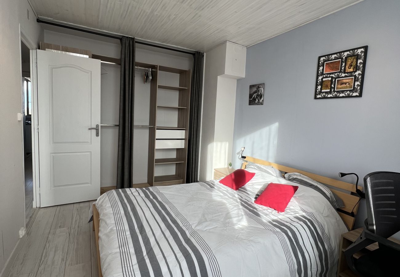 Apartment in Toulouse - Le Gemini, 6p - Wifi/Métro/Vue - proche Airbus