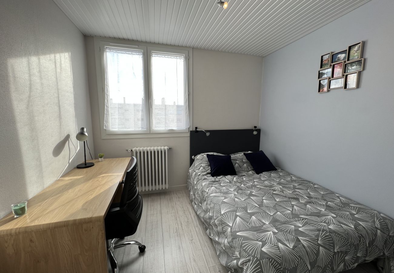 Apartment in Toulouse - Le Gemini, 6p - Wifi/Métro/Vue - proche Airbus