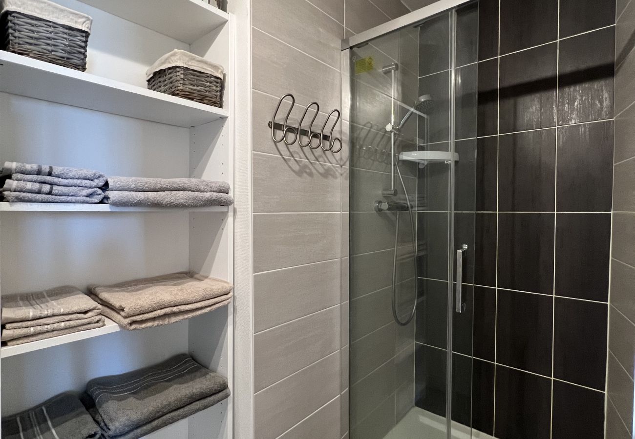 Apartment in Toulouse - Le Gemini, 6p - Wifi/Métro/Vue - proche Airbus