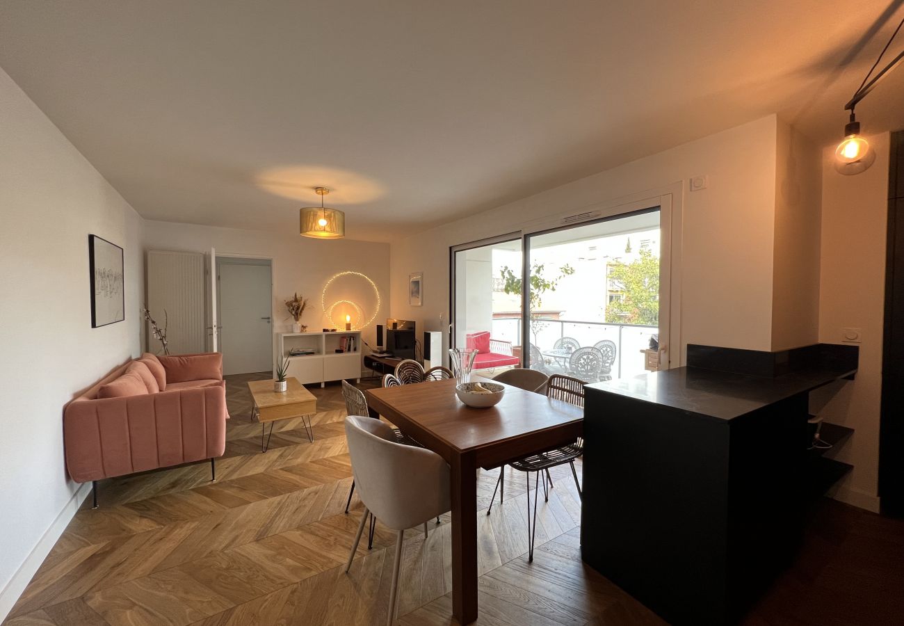 Apartment in Toulouse - Le Jardin : Superbe appt 4p - parking & balcon
