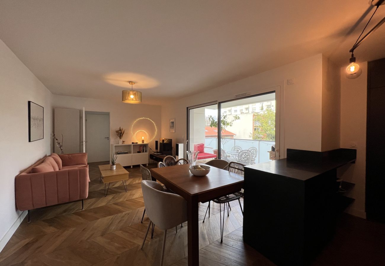 Apartment in Toulouse - Le Jardin : Superbe appt 4p - parking & balcon