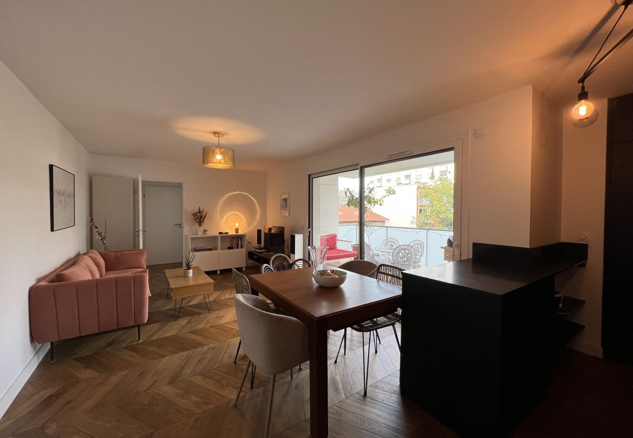 Apartment in Toulouse - Le Jardin : Superbe appt 4p - parking & balcon
