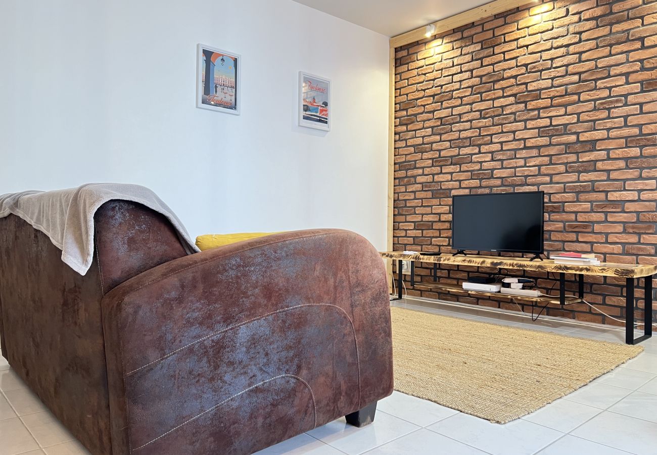 Apartment in Toulouse - Le River -2p- The charm of Port St Sauveur/Parking