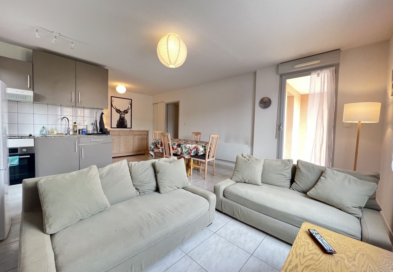 Apartment in Brax - Le Braxéen - T3 proche forêt dans un village calme