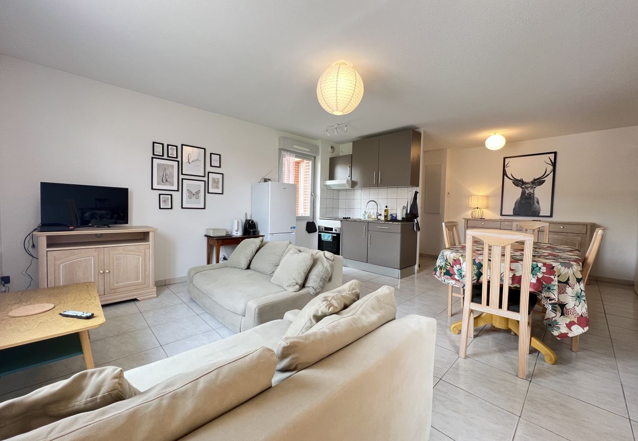 Apartment in Brax - Le Braxéen - T3 proche forêt dans un village calme