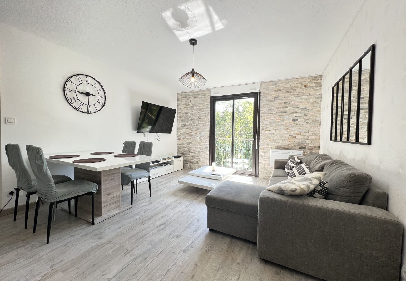 Apartment in Cugnaux - Le Cugnalais : calme & confortable T2 avec parking