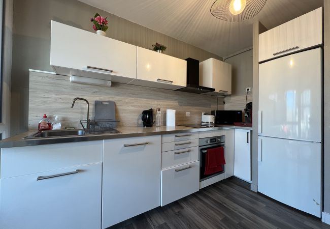 Fully equipped kitchen in Toulouse 