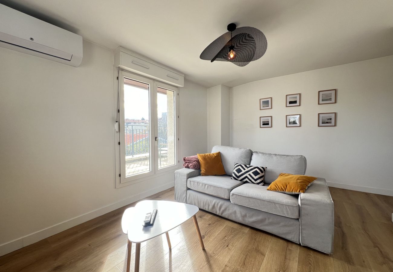 Apartment in Toulouse - Le Charmant, Lumineux & calme - 2p/Parking/Balcon